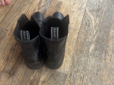 Ariat boots size 5