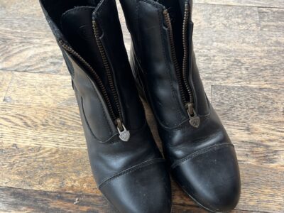 Ariat boots size 5