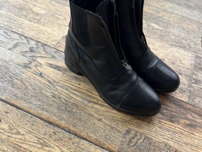 Ariat boots size 5