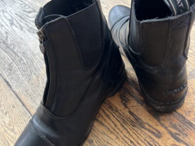 Ariat boots size 5