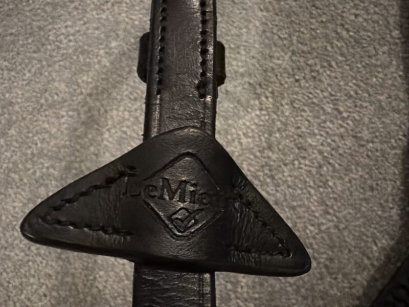 Lemieux rubber reins with leather stoppers in black (size cob)