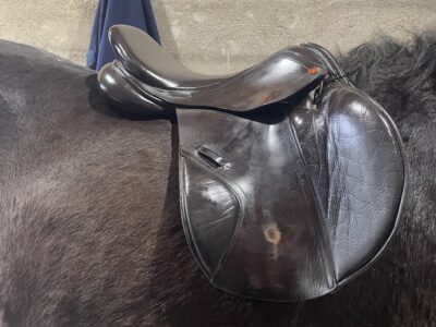 17.5 wide Albion saddle in great condition