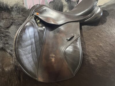 17.5 wide Albion saddle in great condition